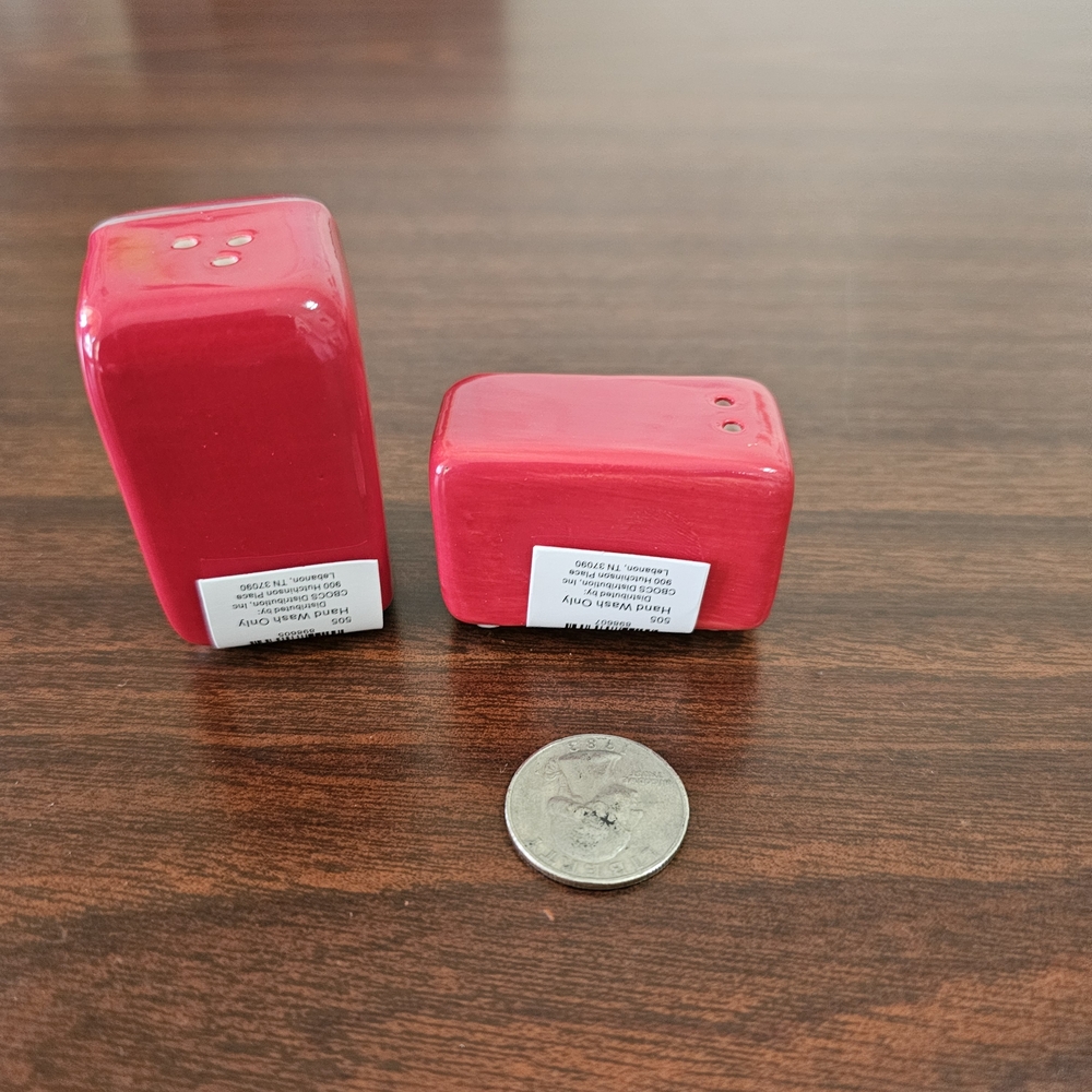 Miniature Salt And Pepper Shakers Shaped As A Refrigerator And A Microwave Oven. - Picture 4 of 4